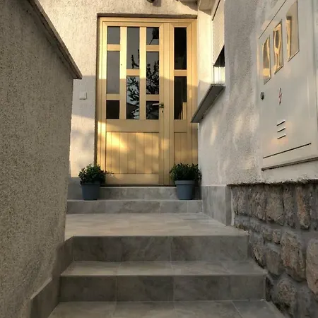 Kula Apartment *
