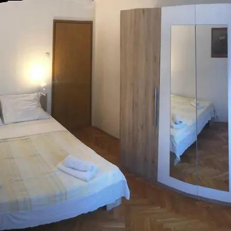 Kula Apartment *